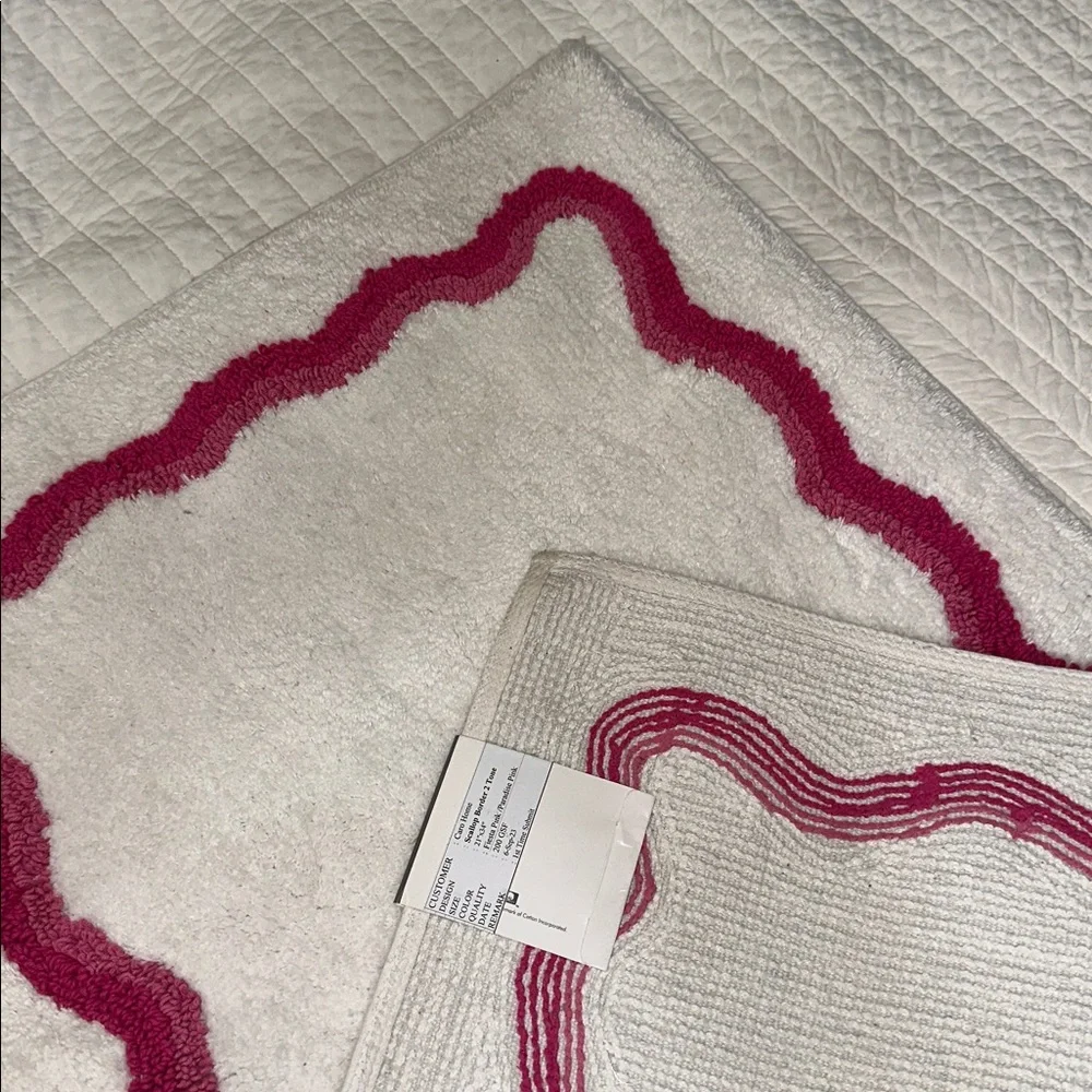 Caro Home pink and white bath rug 21x 34 new
